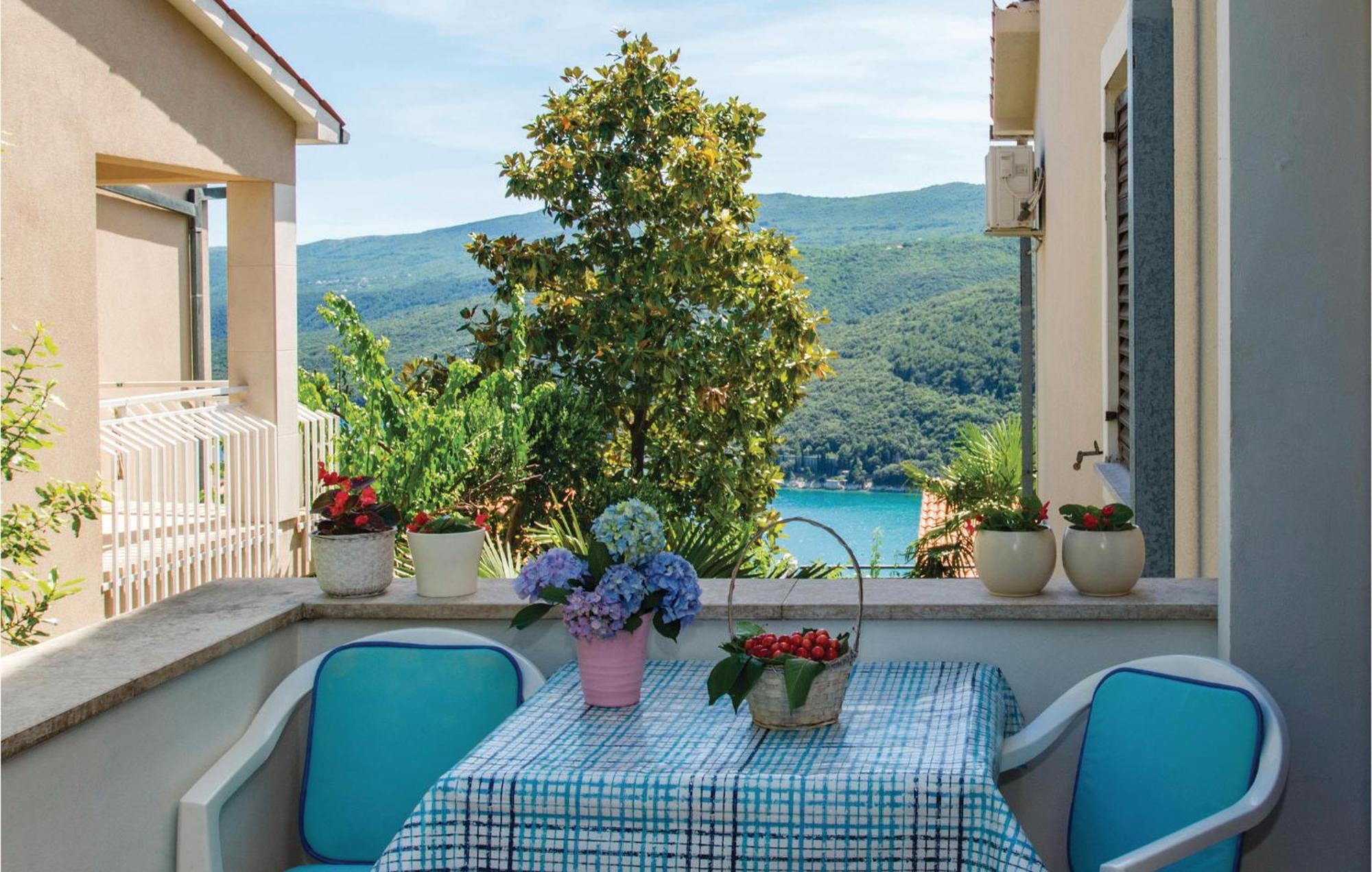 Beautiful Apartment In Rabac With Kitchen Екстер'єр фото